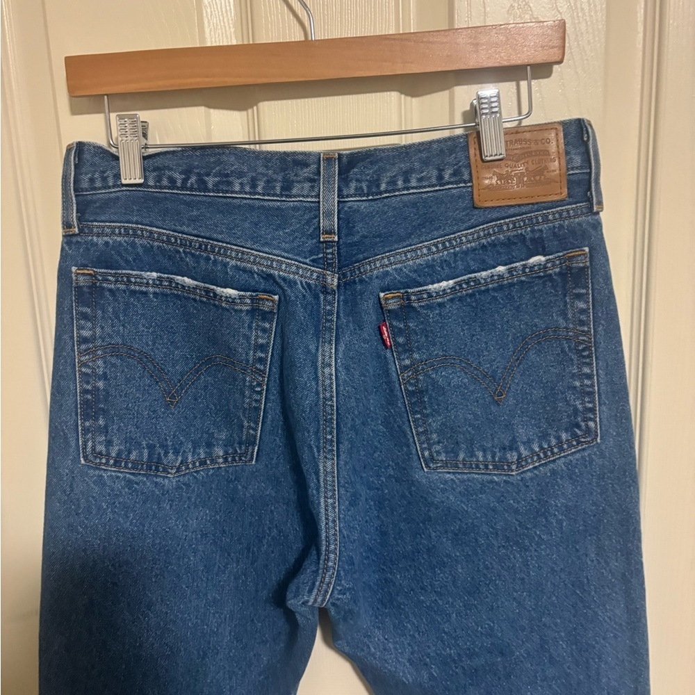 Levi’s Wedgie Straight Jeans – Premium Distressed – Size 29 - Picture 5 of 8